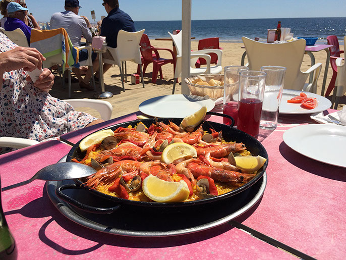 Paella de Mariscos am Strand - traumhaft lecker